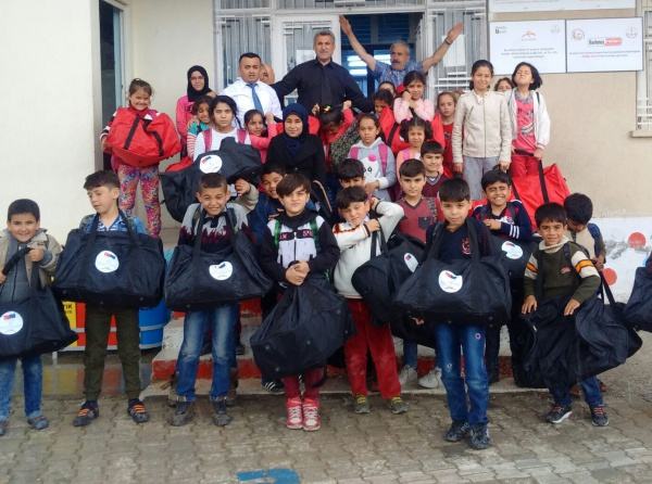 Suriyeli Çocukların Türk Eğitim Sistemine Entegrasyonunun Desteklenmesi Projesi kapsamında Suriyeli Öğrencilerimize Giyecek Yardımı 
