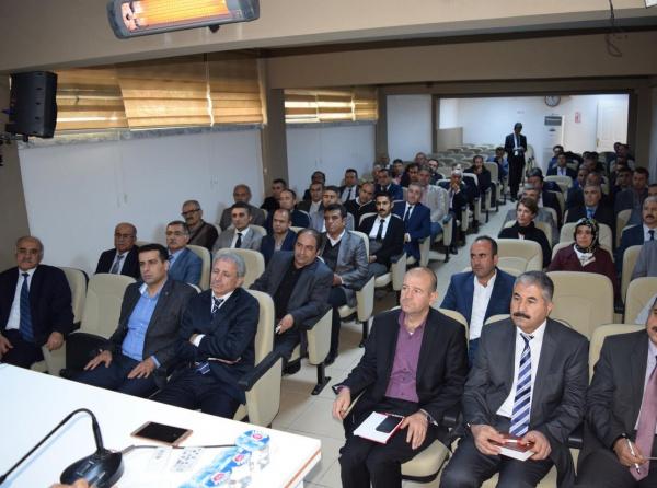 Besni İlkokulu Müdürü Yaşar Gülten Adıyaman İl Milli Eğitim Müdürü Ahmet ALAGÖZ Başkanlığındaki Okul Müdürleri Toplantına katıldı .